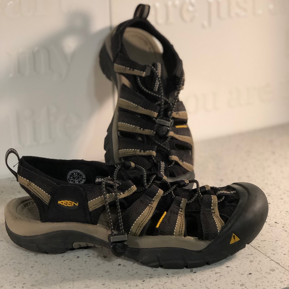 KEEN Sandals Mens Sz 8.5 Waterproof Shoes